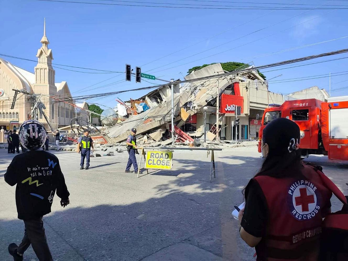Philippines’ Longest Night: Survivors Face Fear and Uncertainty Amid Continuous Aftershocks