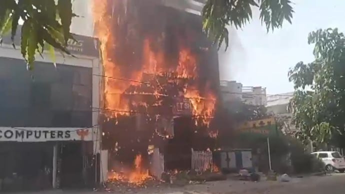 Inferno in Lucknow: Deadly Building Blaze Claims 12 Lives, Triggers High-Level Probe